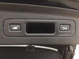 【電動リアゲート】トランクスイッチや純正リモコンなどボタン一つで簡単スムーズに開閉できます♪