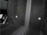 ◆ISOFIX◆シートベルトいらずでチャイルドシートと固定金具を連結するだけでガッチリ固定できます。
