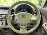 握りやすいグリップと、操作しやすいスイッチ配置が特徴です。長距離運転でも疲れにくい設計となっています。