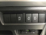 便利な両側電動スライドドアになります。