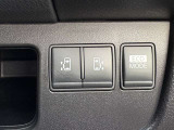 【両側パワースライドドア】運転席からボタン一つで操作が可能な、両側パワースライドドアです。