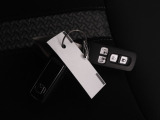 ◆スマートキー◆カギをバッグやポケットに入れたままでもドアロックの開閉ができる『スマートキー』付き!雨天や暗くなってもカギを取り出す必要がなくドアの開錠&エンジンも始動できます
