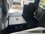 後部座席も十分な広さがあります!シートを倒せば荷物もさらに沢山積めますね♪