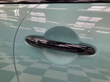 コンフォートアクセス装備車!!ドアノブのボタンでドアの施錠の開閉が可能です!!