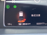 自社整備工場で点検整備をおこなってからお渡ししています。車検が残っている場合は『12ヶ月点検整備』を、車検整備付きの場合は『車検整備』をおこないます。整備費用は車両本体価格に含まれています。