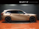 ロングノーズ&ショートデッキの流麗なプロポーション。FR骨格だからこそ描けるプレミアムな美しさは、見るたびに走る歓びが湧き上がります。足元を引き締める純正アルミホイールがより存在感を出します。
