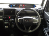 運転席まわり。スイッチやレバー等が使いやすく配置されています。
