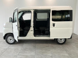 お客様にぴったりなおクルマをお選びいただけますように様々な展示車をご用意致しております!ダイハツの軽自動車だけではなく、他メーカー車やコンパクトカー・ミニバンなども数多く取り揃えております!