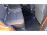 リヤシートも広々空間で足元スペースもしっかり確保!長距離ドライブも快適です♪