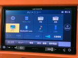 多彩な接続端子を備え、スマートフォンやUSBメモリなど、様々なデバイスから音楽を楽しめます。デジタルオーディオで快適なドライブを演出します。