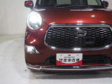 ヘッドライトとフォグランプは明るいLED。夜間の運転も安心です。