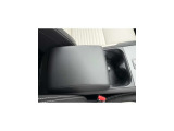 おおぶりで使い易い高さのアームレスト。