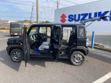 ウォークスルーで助手席側&rarr;運転席側にも素早く移動できますよ