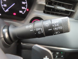 オートライトコントロールは車外の明るさををセンサーが感知し、スモールライトとヘッドライトのON/OFFを自動的にコントロール!!ライトの消し忘れ防止にもなります。