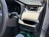 「中古車ハイブリッド保証」付き。ハイブリッド機構を無償で保証します。保証期間は、初度登録年月から10年目まで、またはロングラン保証が終わってから3年間。ただし累計走行距離が20万km以内です。