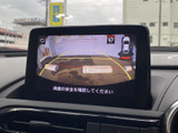 安全確認をサポートするカメラ映像が鮮明に表示されます。後退時の安全性を高め、安心して運転できます。