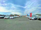 大型展示場に在庫車を150台常時展示しております☆全天候対応(雨・夜間)照明付きのカーポートも設置しております☆お得なセールも実施中!!事故歴修復歴なしの車両を厳選して取扱いしております。