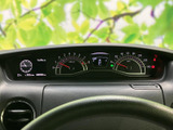 必要な情報を一目で確認できるシンプルなデザインです。視認性の高い表示で、運転中の安全をサポートします。