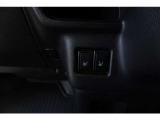 運転席周辺に各種操作スイッチを配置。手の届きやすい位置で操作できます。