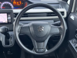 インテリアに合わせたデザインのステアリングは、運転される方のことも考え、運転しやすい形状、大きさです。是非一度、実際に触ってお確かめください。