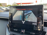 パノラミックビューモニター付きです。車両を上から見たような映像をディスプレイオーディオ画面に表示。運転席からの目視だけでは見にくい、車両周辺の状況をリアルタイムでしっかり確認できます。