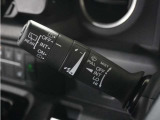 ◆ワイパー・ウォッシャースイッチ◆ワイパーは雨量に応じて切り替え可能なスイッチがついており、ウォッシャースイッチは手前に引くと噴射してフロントガラスを綺麗にしてくれます。