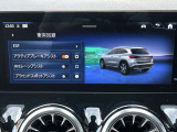 走行速度と車間距離が近づくと警告音とディスプレイ内に車間距離警告を表示し、さらに接近した場合は緊急ブレーキが介入し追突の軽減のサポートを行います。