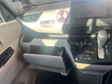 グローブボックスです!車内の収納力もある車です!