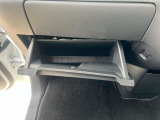 グローブボックスです!車内の収納力もある車です!