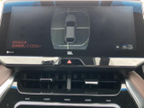 駐車時の後方確認をサポートするバックモニター。車両感覚が分かりやすく、安全な駐車を支援します。初心者の方にも安心です。