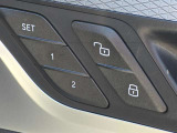 電動フロントシート♪シートポジションは2パターンまで記憶しておく事が出来ます!順番に運転するにはとても便利な機能です♪