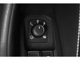 狭い場所も苦になりません。電動格納ドアミラー装備。電動格納ドアミラードアミラー調整スイッチ