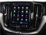Google搭載のボルボなら、車内にいながら多彩なデジタルライフをお楽しみいただけます。Google Playから必要なアプリをダウンロードして、有意義な移動時間を楽しみましょう。