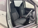 運転席と助手席です。クリーニング専門のスタッフにより隅々まできれいに仕上げております。乗り出しから気持ちよくお使いいただけます。