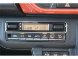 オートエアコン付です。簡単操作で快適に車内温度をコントロールします。