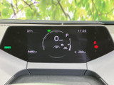 スタイリッシュなデザインで視認性が高く、運転に必要な情報をすぐに確認できます。デジタル表示により、ドライビング体験を向上させます。