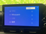 目的地設定やメディア再生など、多彩な操作が可能なナビゲーションシステムを搭載。スムーズな操作性と高画質ディスプレイで快適なドライブをサポートします。
