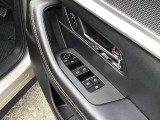 パワーウインド・電動格納付きドアミラースイッチは、ドアに集中☆