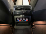 4ゾーンオートマチックエアコンディショナー:運転席と助手席、さらにリヤシート(左右)の空調をそれぞれ調節できます。