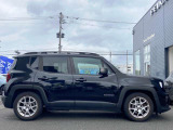 JEEPらしいシンプルなボディーラインがかっこいい!