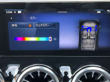 室内空間の照明の色を変更できる「アンビエントライト」は64色の中からお好みのカラーを選択する事により特別な空間の演出をすることが出来ます。