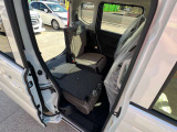 後部座席も十分な広さがあります!シートを倒せば荷物もさらに沢山積めますね♪