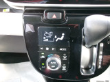 オートエアコンは温度を設定すれば自動で快適な状態をキープしてくれるので、運転中の温度操作が減り、安全面でも安心です。