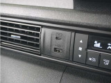 ◆USBチャージャー◆使いやすい場所に装備されています。