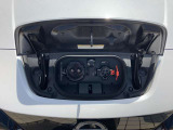 ◆充電コネクターロック◆充電時は、普通充電ポートと充電コネクターのロックが可能です!車内の充電コネクターロックスイッチで、「充電中のみロック」「常時ロック」「常時アンロック」を選択できます!