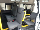 ゆとりある広々とした車内空間となっております!手すりがついておりますので、体の不自由な方でも安心ですね☆