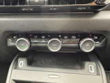 快適なショールームにて、お車選びのお手伝いから、ご購入後の整備待ちまで、ご対応致します。