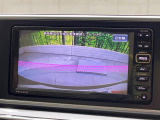【バックカメラ】駐車時に後方がリアルタイム映像で確認できます。大型商業施設や立体駐車場での駐車時や、夜間のバック時に大活躍!運転スキルに関わらず、今や必須となった装備のひとつです!