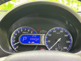 視認性の高いメーター類で、運転に必要な情報を的確に把握できます。落ち着いたデザインが、運転に集中できる空間を演出します。