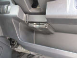 【ETC車載器】が装備されています。ETCカードを差し込むだけで高速道路の利用が可能です。